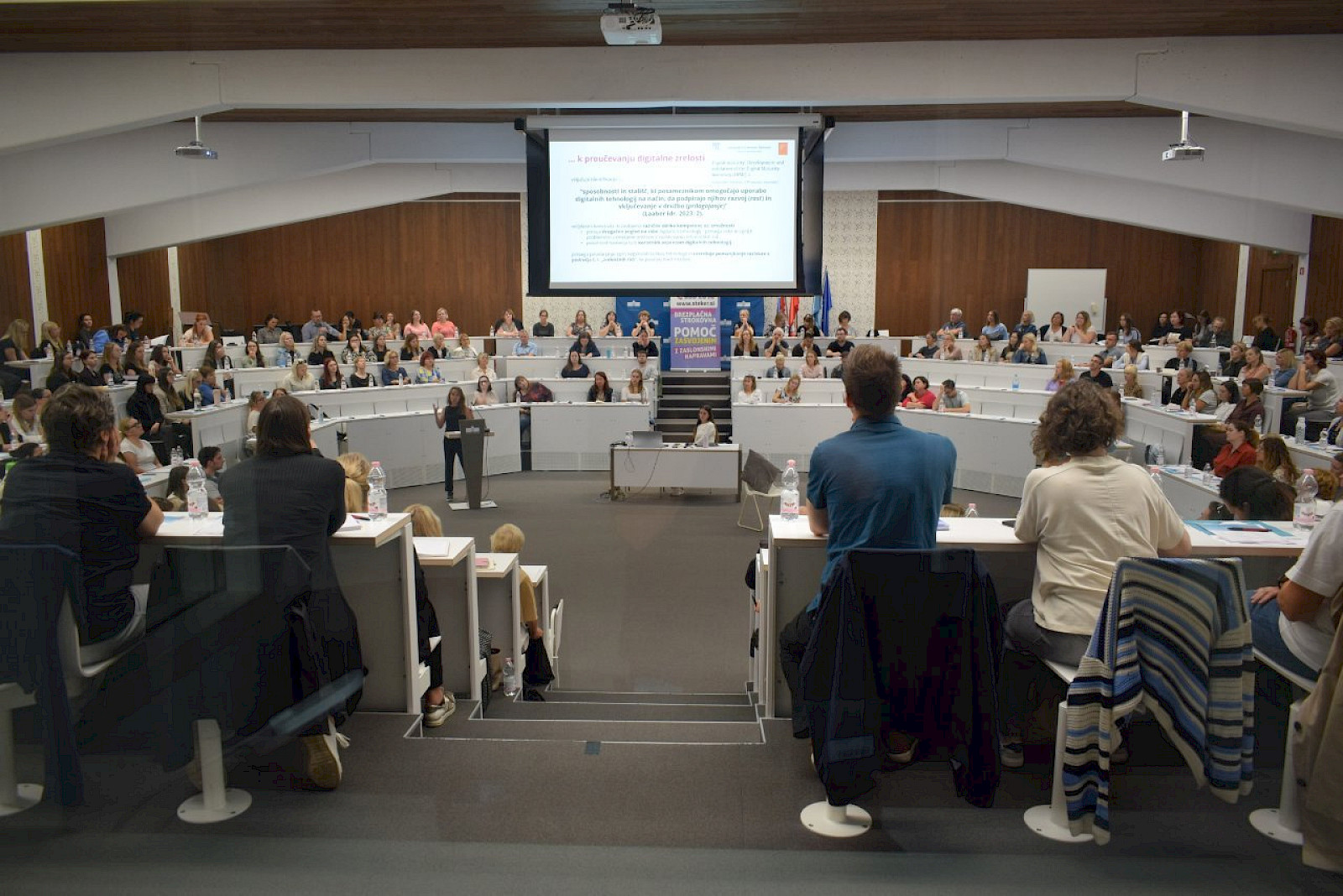 Na 7. strokovni konferenci Centra &Scaron;teker o umetni inteligenci, pornografiji in &scaron;portnih stavah